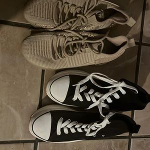 Selling two pairs of Steve Madden shoes